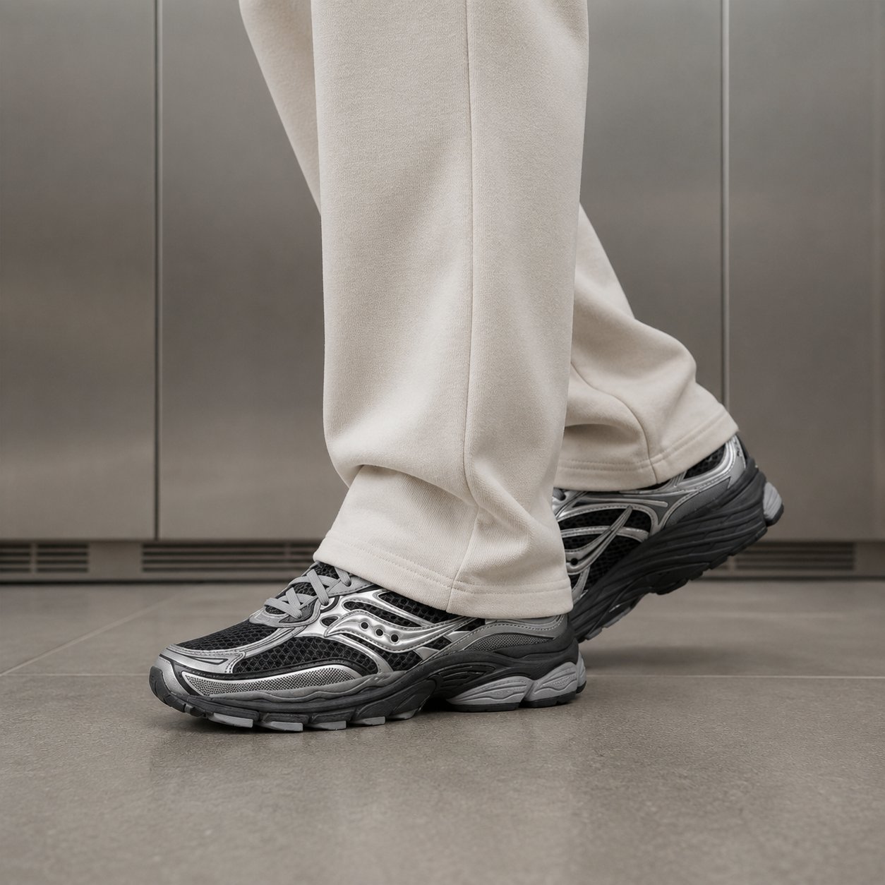 Saucony Progrid Omni 9 Black/Silver